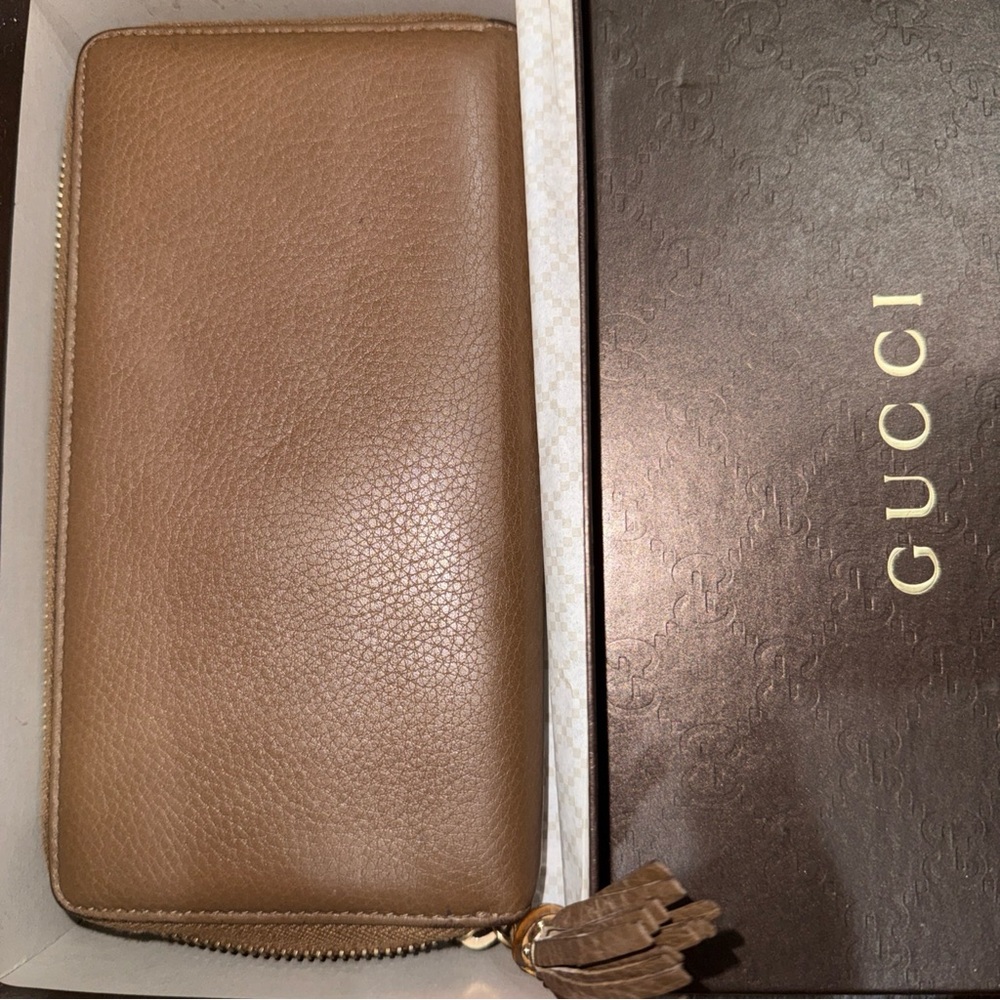 Gucci Tan Leather bamboo tassle with Gold Logo - Picture 3 of 11